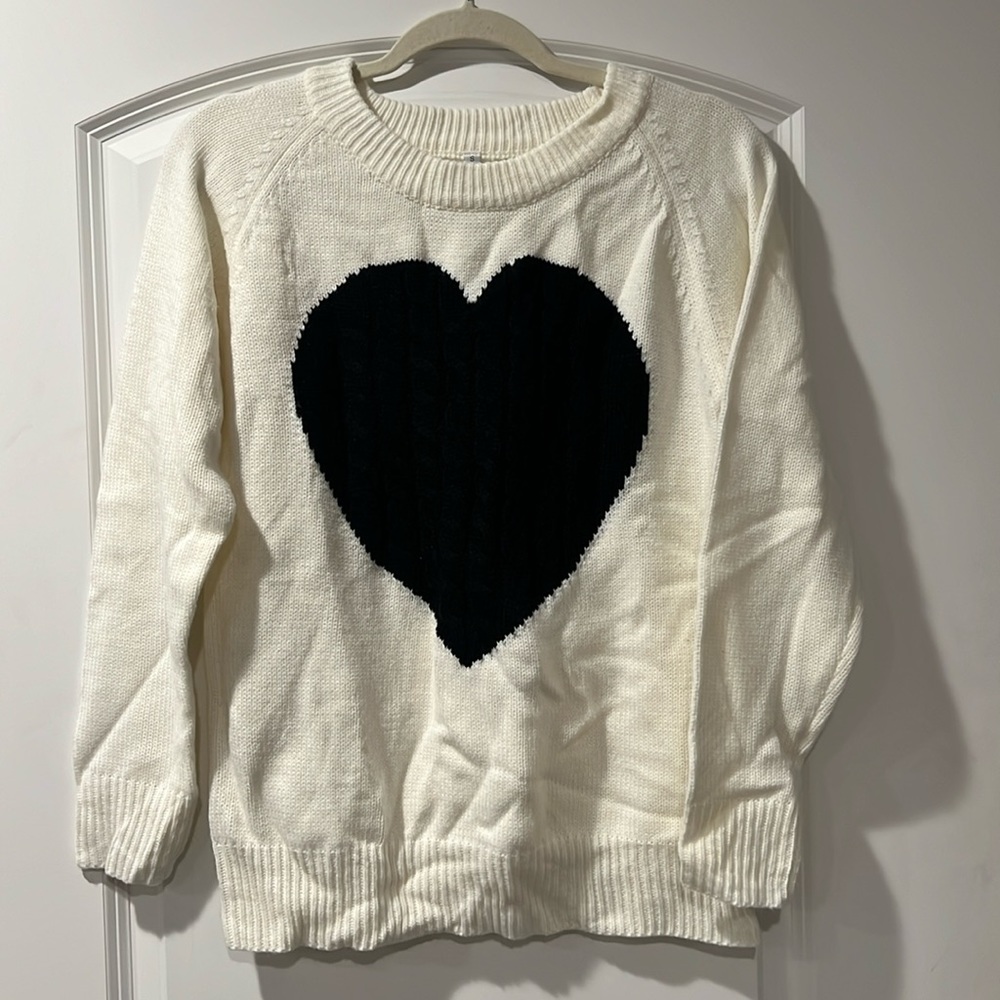HEART SWEATER! 🖤